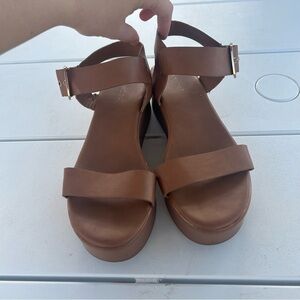 Brown Bamboo 1 1/2in Platform Heel Strap Buckle Sandals **WITH FLAWS** Size 8